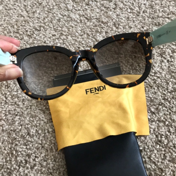 Sunglasses - Picture 4 of 8